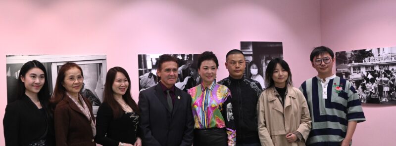 中国著名新锐纪实摄影师李臻燕纪实摄影作品展洛杉矶举行