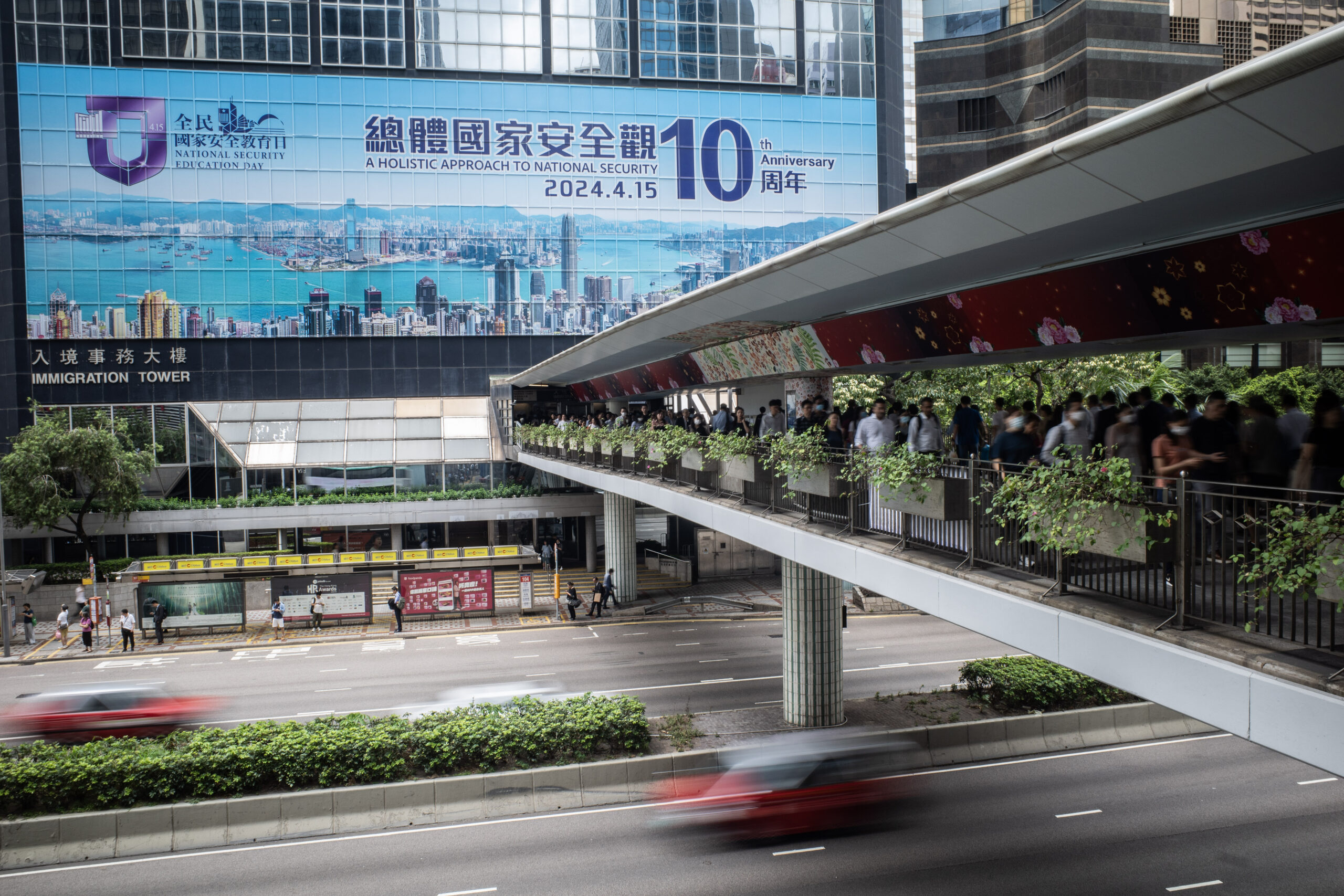 香港街头宣传“总体国家安全观”提出十周年