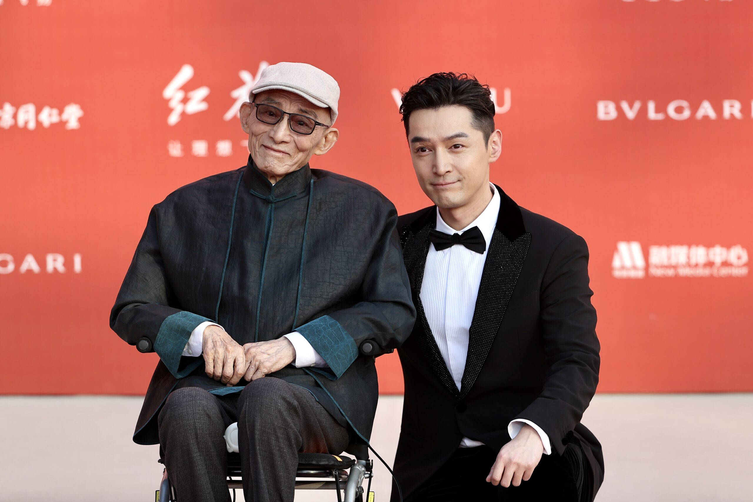 游本昌和胡歌亮相第十四届北京国际电影节开幕红毯仪式