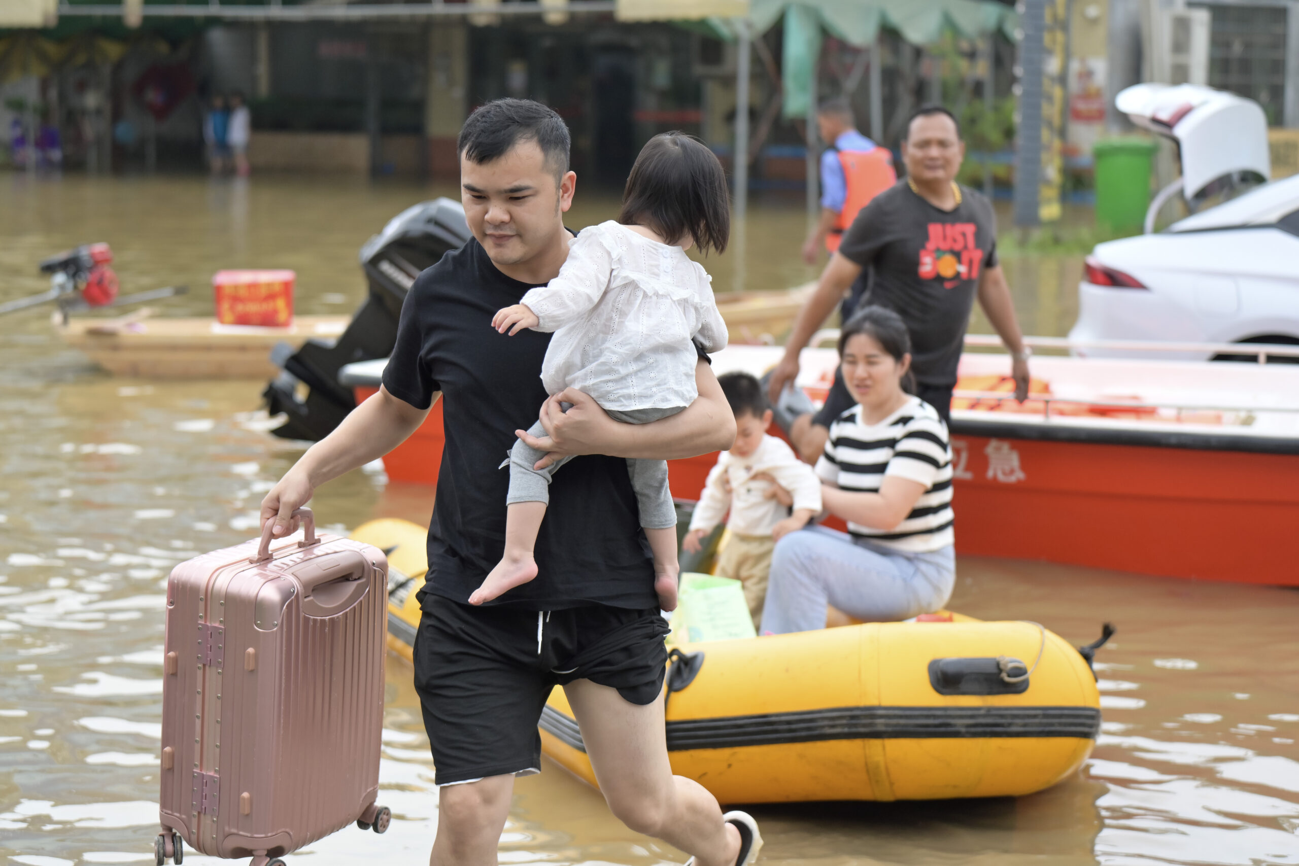 广东北部发生洪涝灾情 抢险救灾全力进行