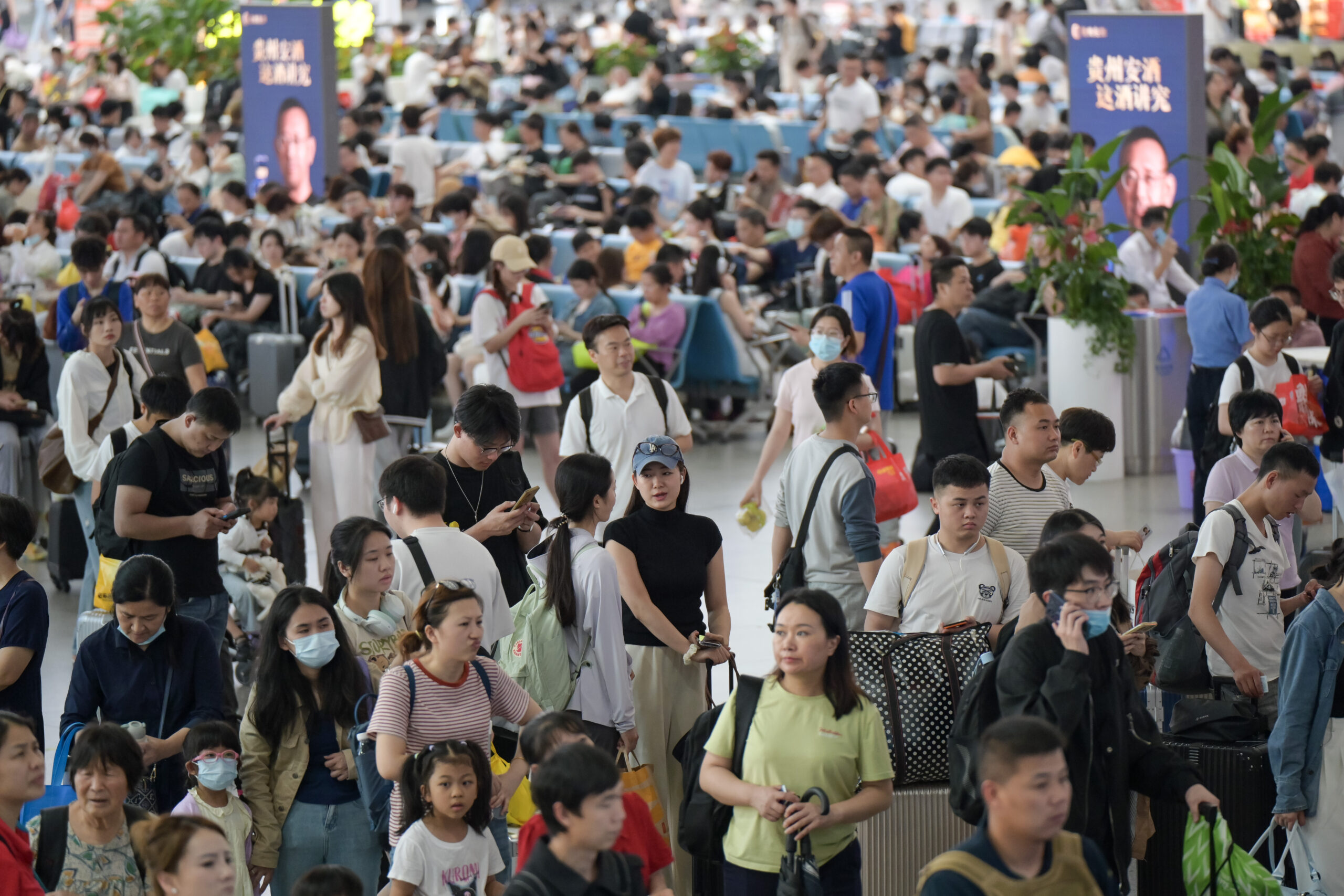 广铁集团预计“五一”假期发送旅客2020万人次