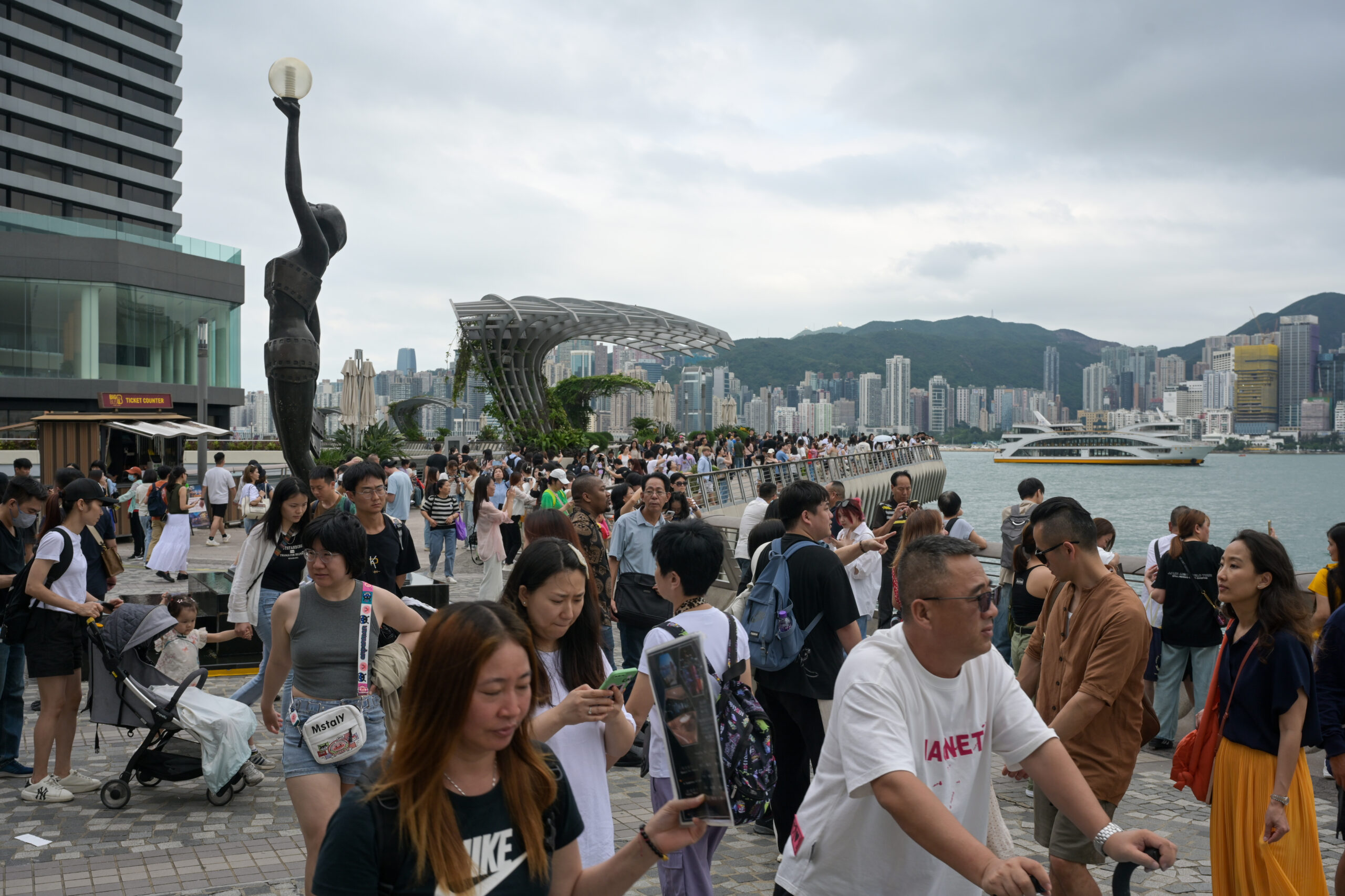 “五一”假期预计能为香港额外带来超过20亿港元消费收益