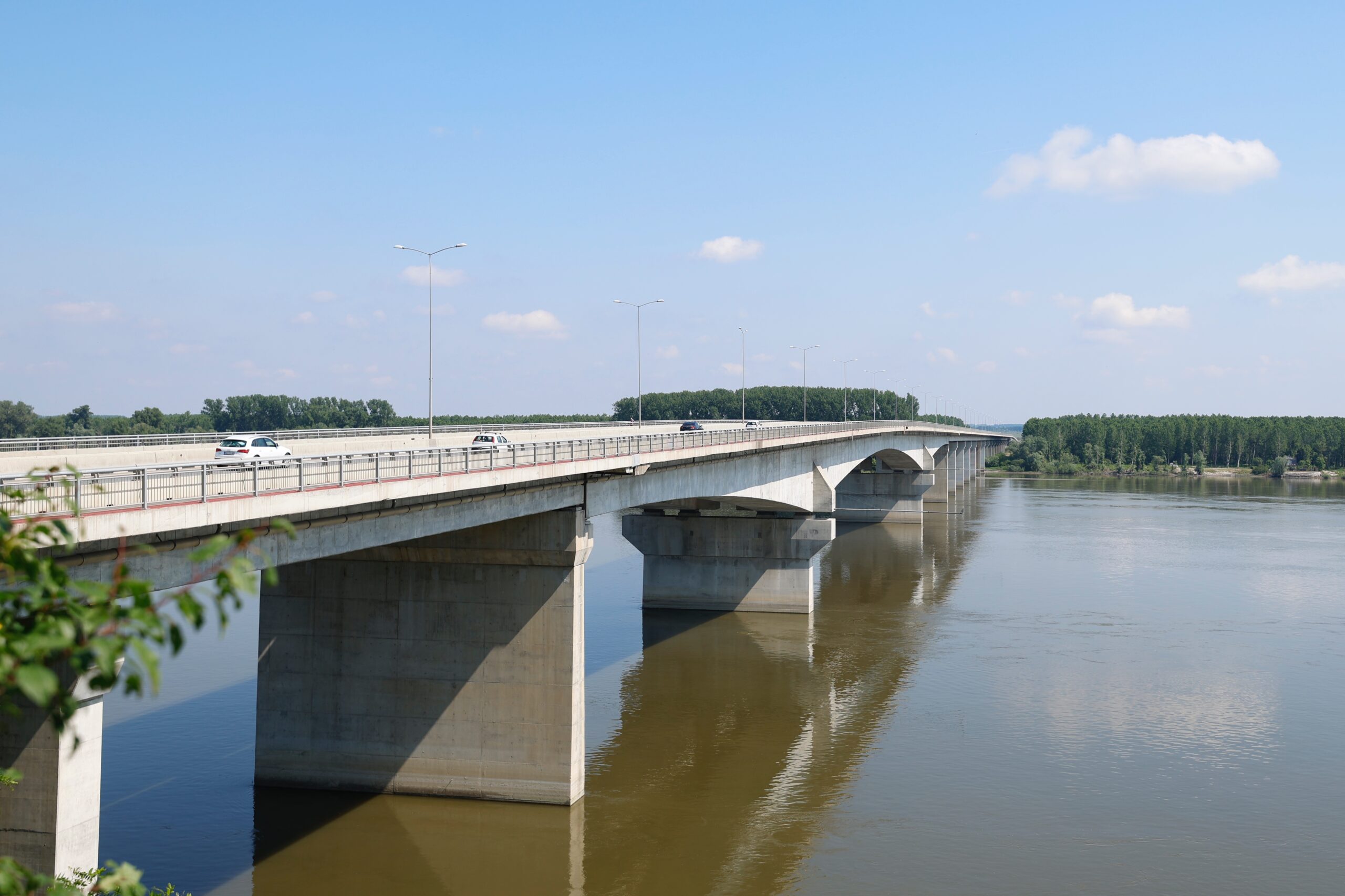 塞尔维亚泽蒙-博尔察大桥被称为“中国桥”