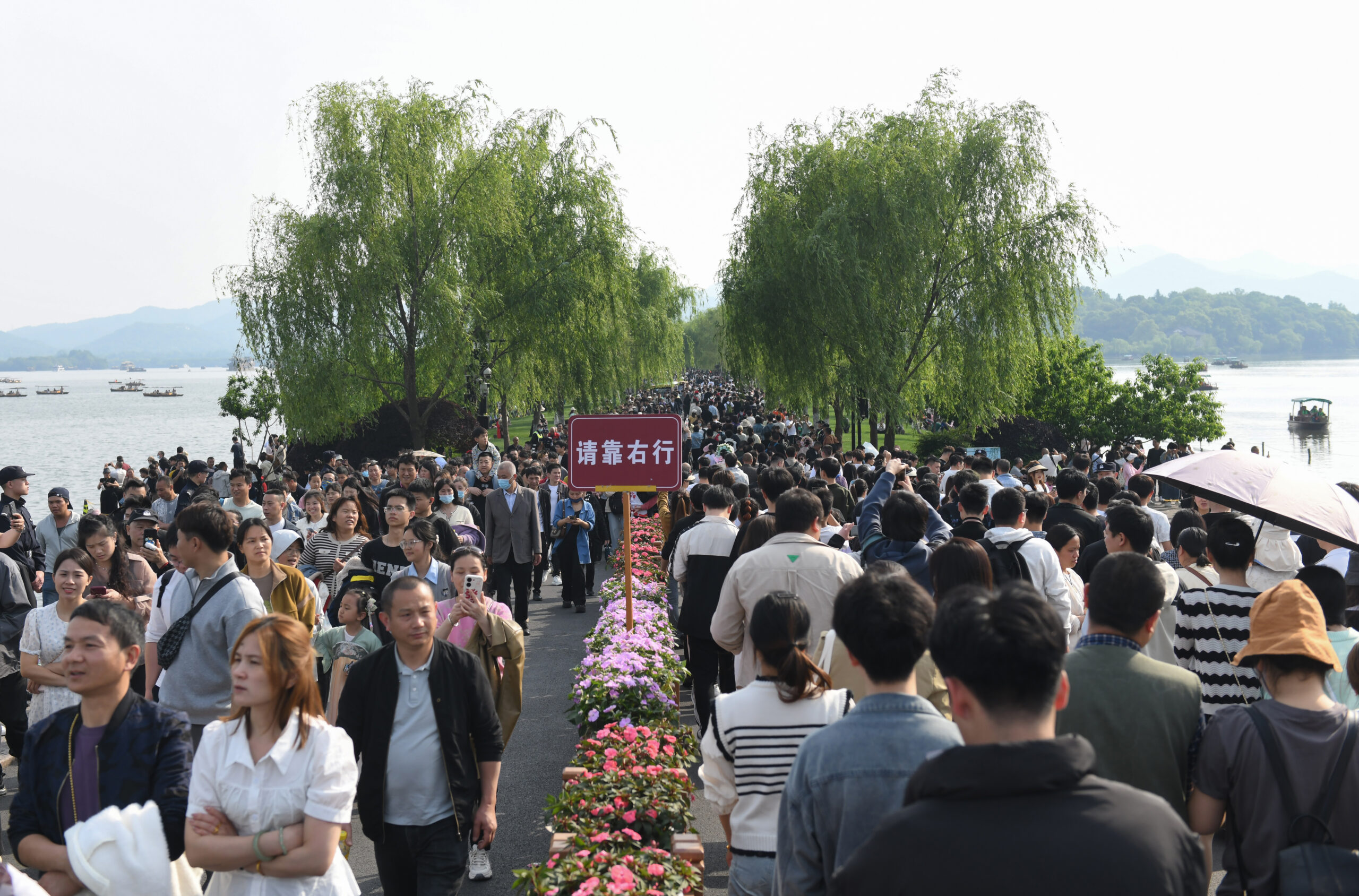 “五一”假期杭州西湖景区游客接待量323.03万人次