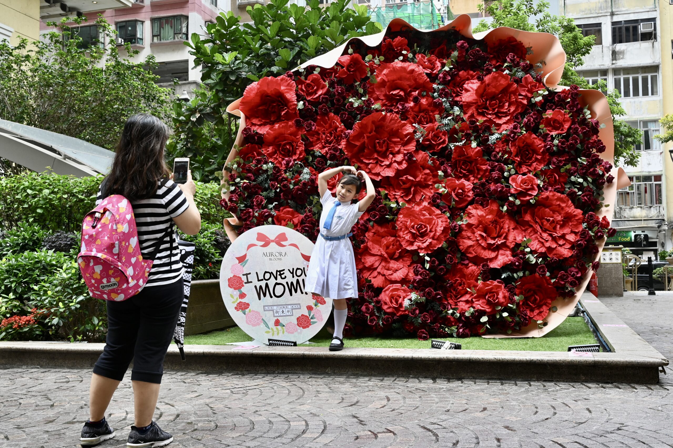 香港巨型“玫瑰花束”向母亲表达爱