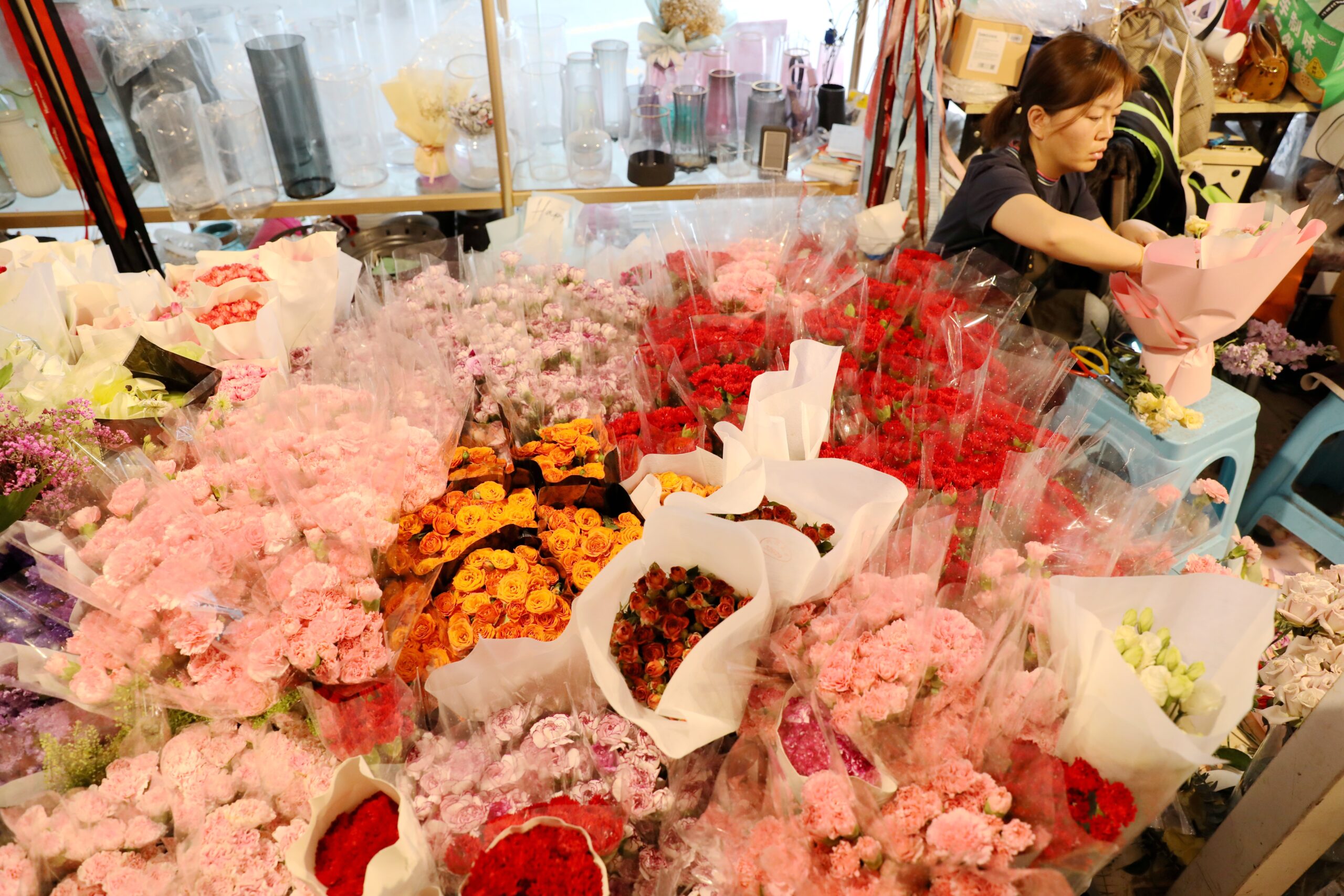 西安商家“备花”迎接母亲节