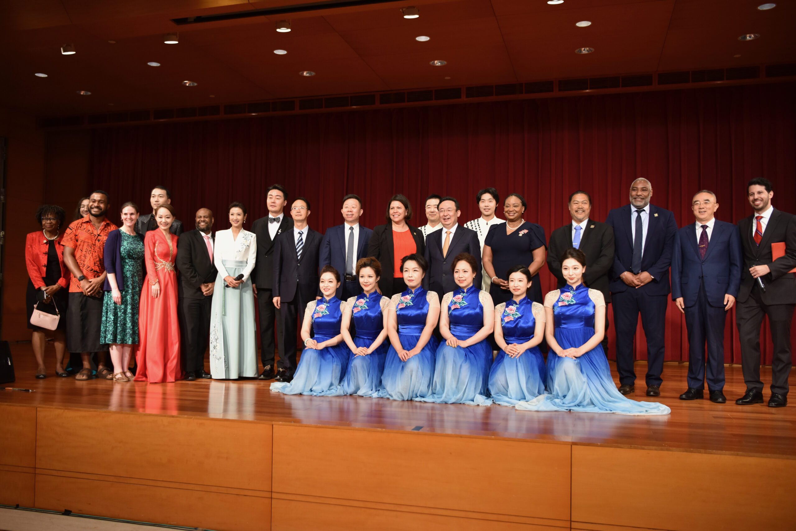 “北京-华盛顿缔结友好城市关系40周年”音乐会在中国驻美使馆举办