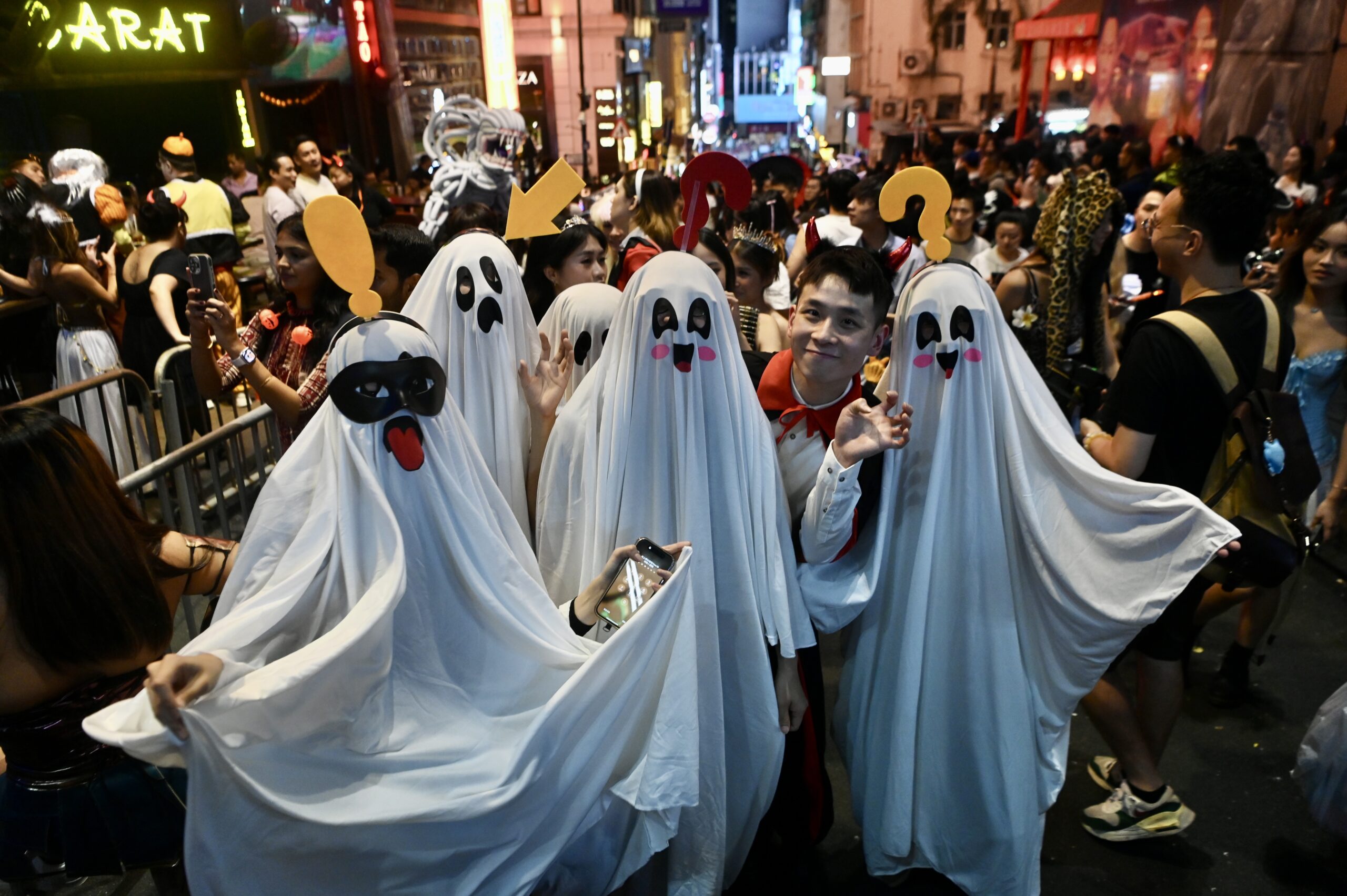 万圣节中外旅客再聚香港兰桂坊